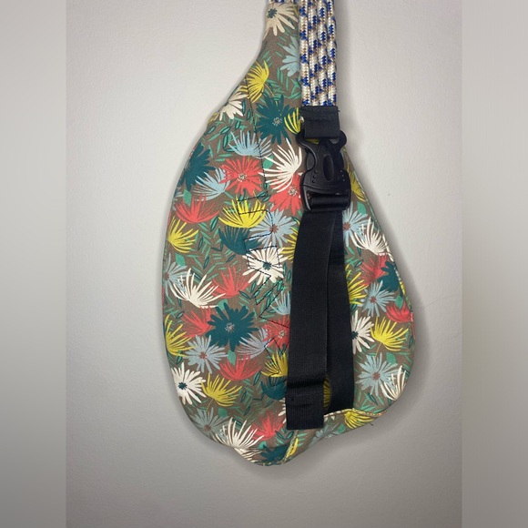 KAVU Rope Sling Bag 🌟 - Picture 2 of 5